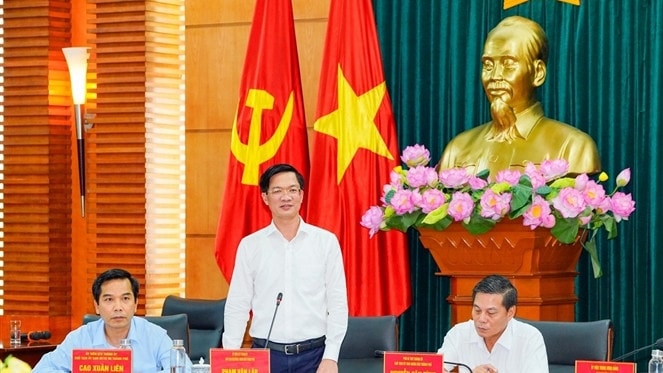 Ủy viên Ban Thường vụ Thành ủy, Chủ tịch HĐND thành phố Phạm Văn Lập phát biểu bế mạc Hội nghị TXCT với nguyên lãnh đạo thành phố về nội dung Kỳ họp thứ 11, HĐND thành phố khóa XVI - ẢNH Đ. THANH