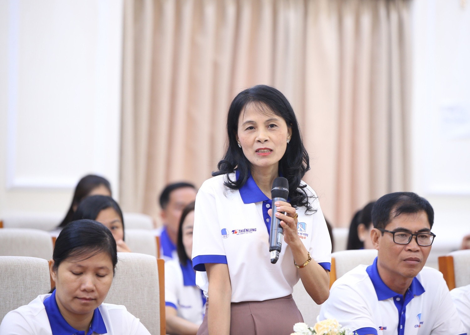Bộ Giáo dục và Đào tạo gặp mặt đại biểu dự Chương trình “Chia sẻ cùng thầy cô” -0