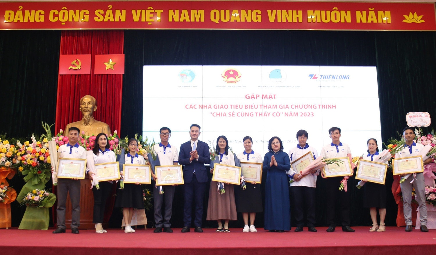 Bộ Giáo dục và Đào tạo gặp mặt đại biểu dự Chương trình “Chia sẻ cùng thầy cô” -0