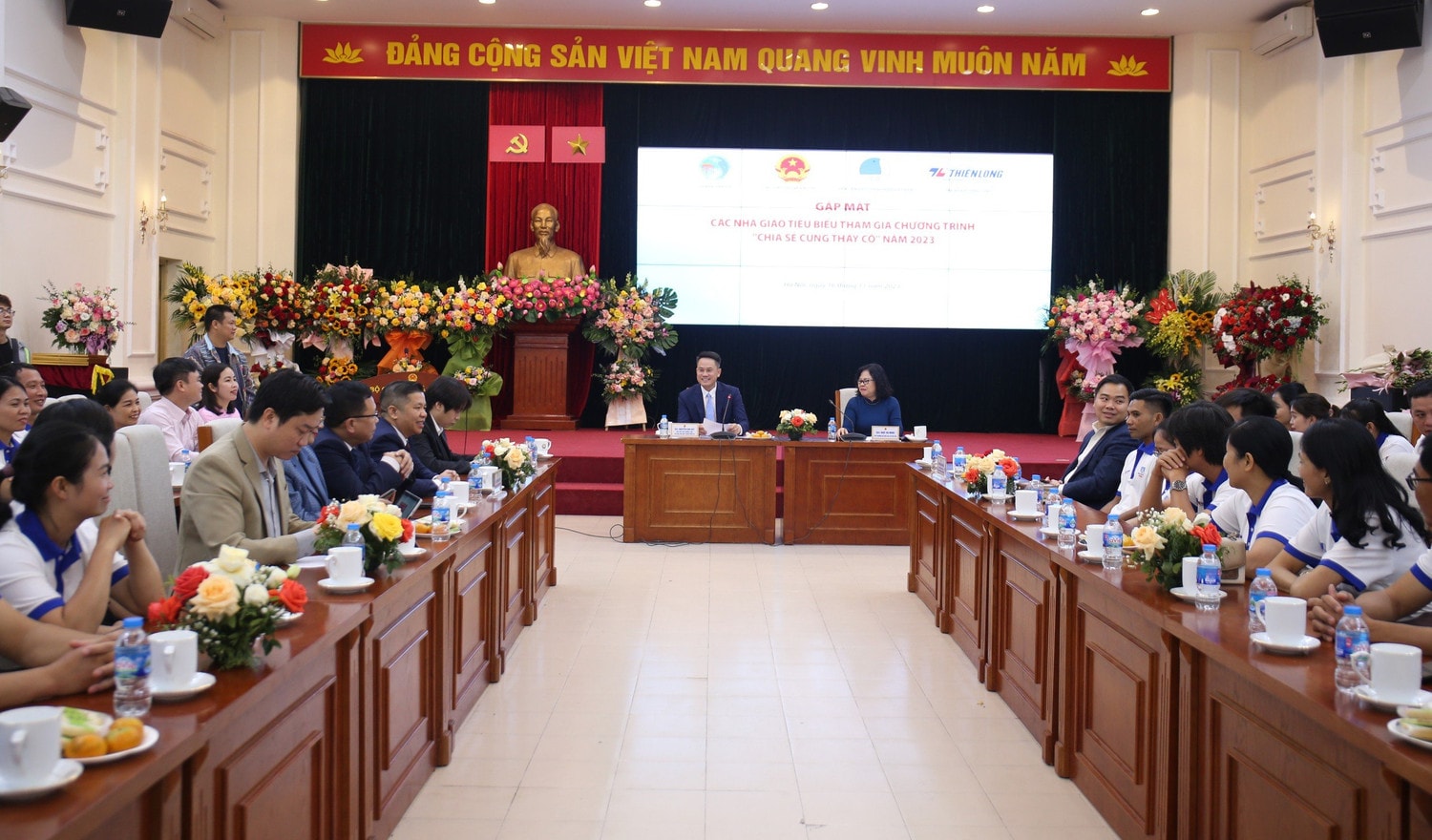 Bộ Giáo dục và Đào tạo gặp mặt đại biểu dự Chương trình “Chia sẻ cùng thầy cô” -0
