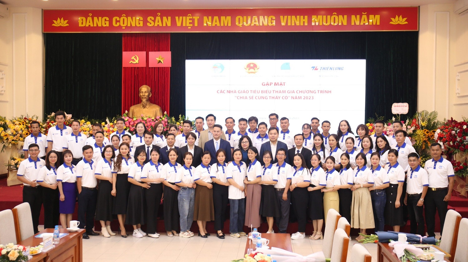Bộ Giáo dục và Đào tạo gặp mặt đại biểu dự Chương trình “Chia sẻ cùng thầy cô” -0