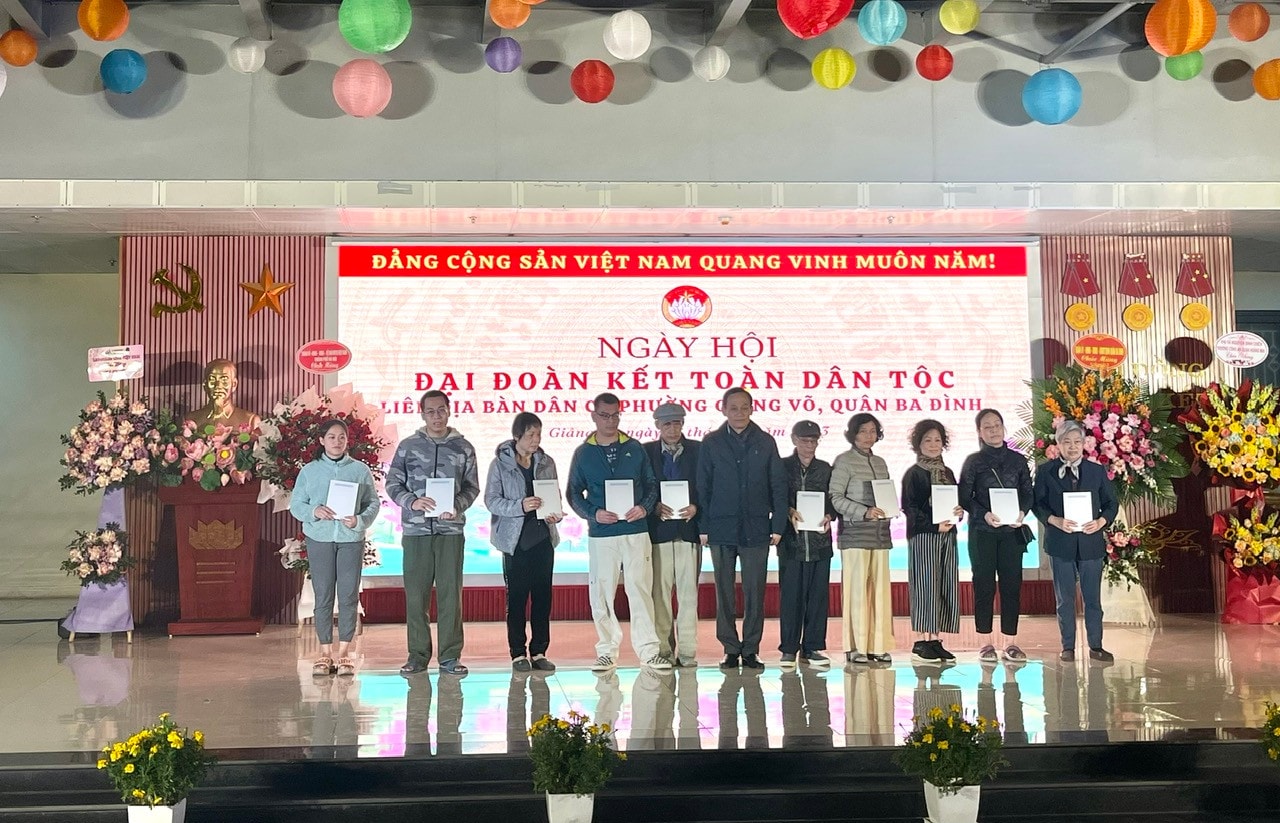 Liên tổ dân phố phường Giảng Võ vui Ngày hội Đại đoàn kết -0