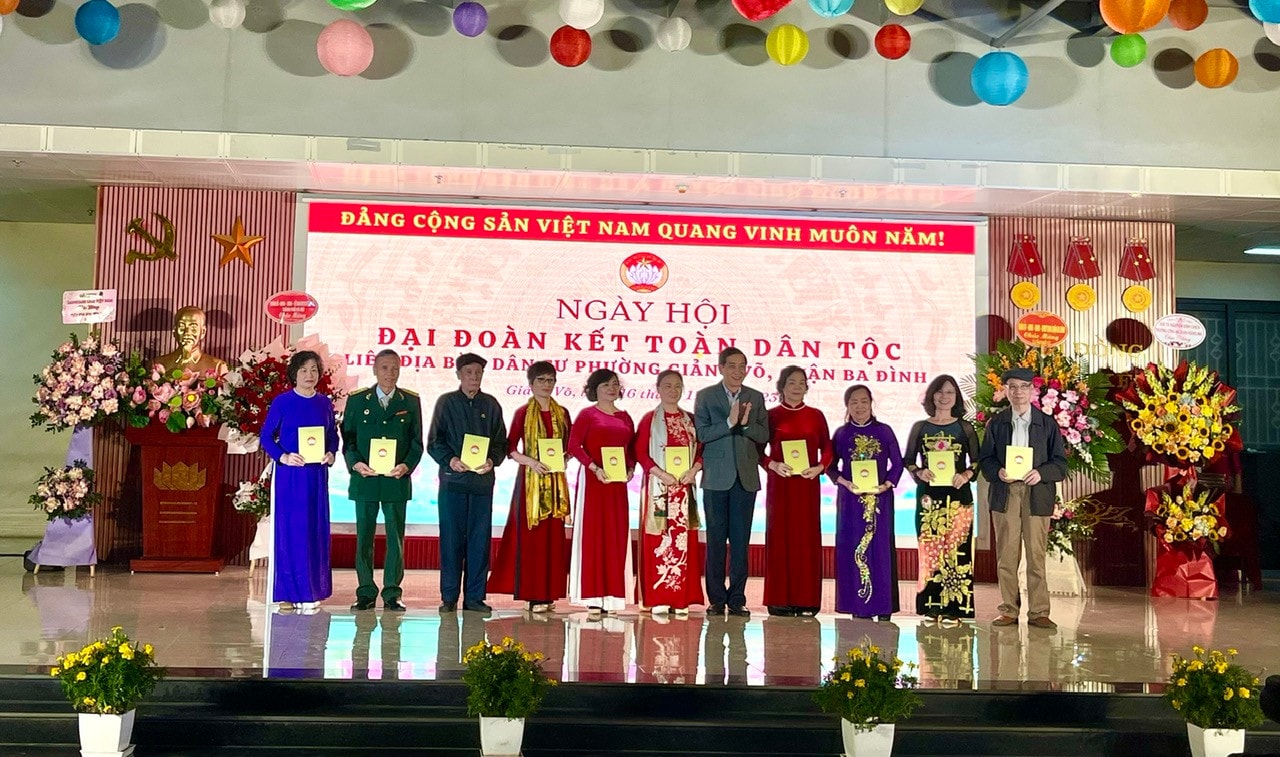 Liên tổ dân phố phường Giảng Võ vui Ngày hội Đại đoàn kết -0