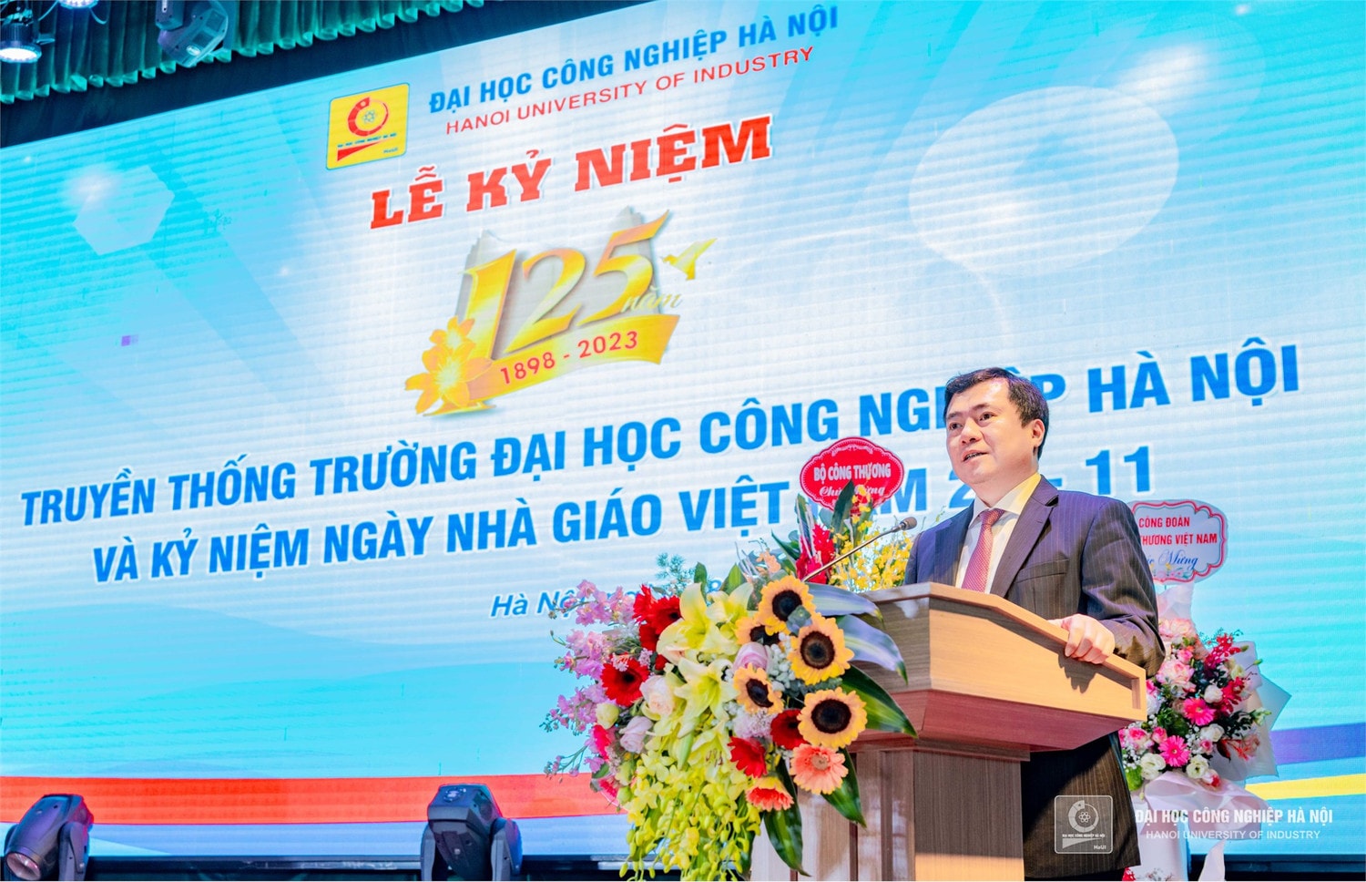 Lễ kỷ niệm 125 năm truyền thống Trường Đại học Công nghiệp Hà Nộ và kỷ niệm ngày Nhà giáo Việt Nam 20/11 -0