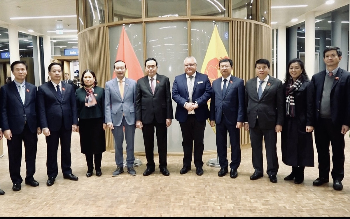 Phó Chủ tịch Thường trực Quốc hội Trần Thanh Mẫn làm việc với Chủ tịch Nghị viện vùng Ưallonie, Bỉ -1