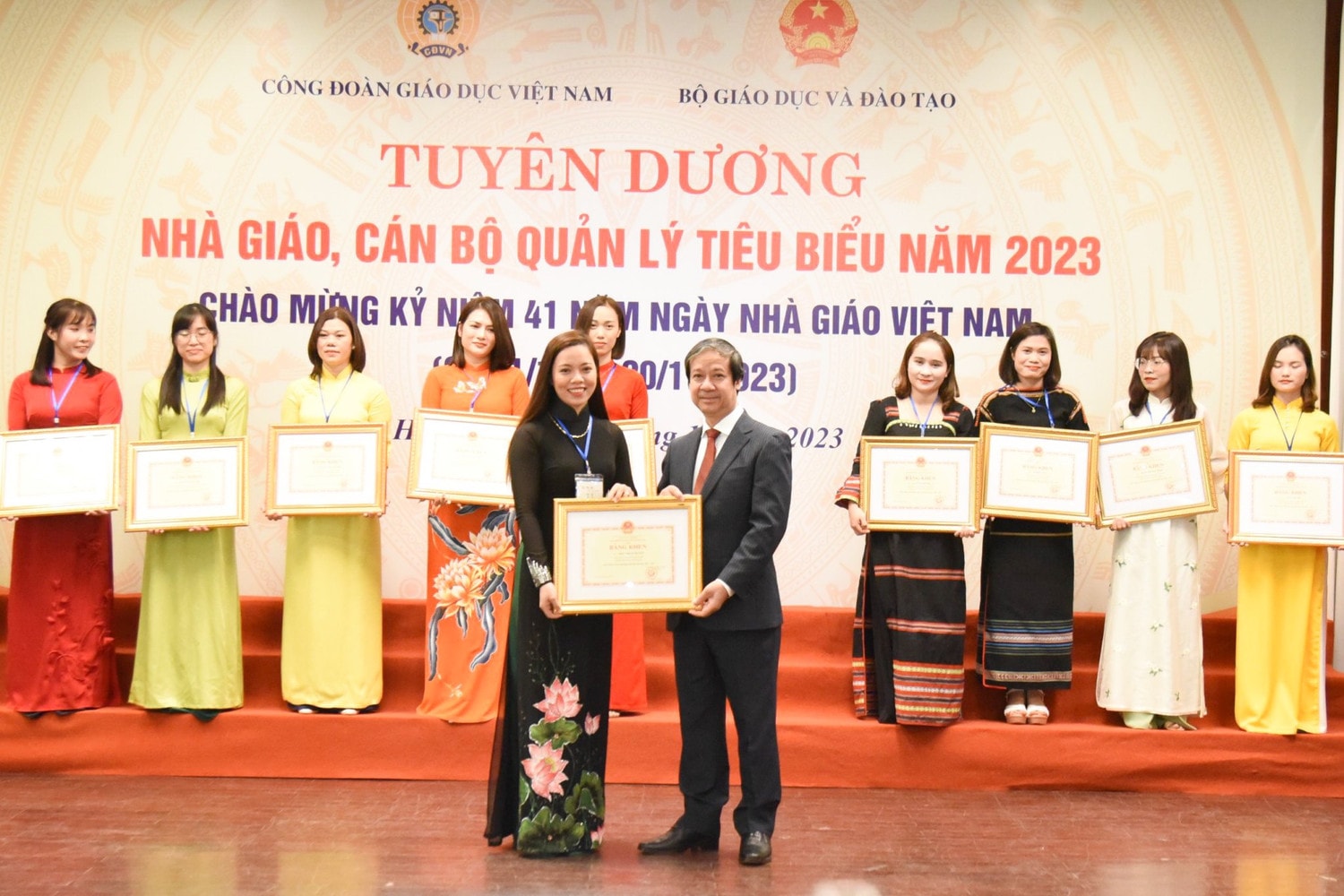 Bộ GD-ĐT tuyên dương nhà giáo, cán bộ quản lý tiêu biểu năm 2023 -0