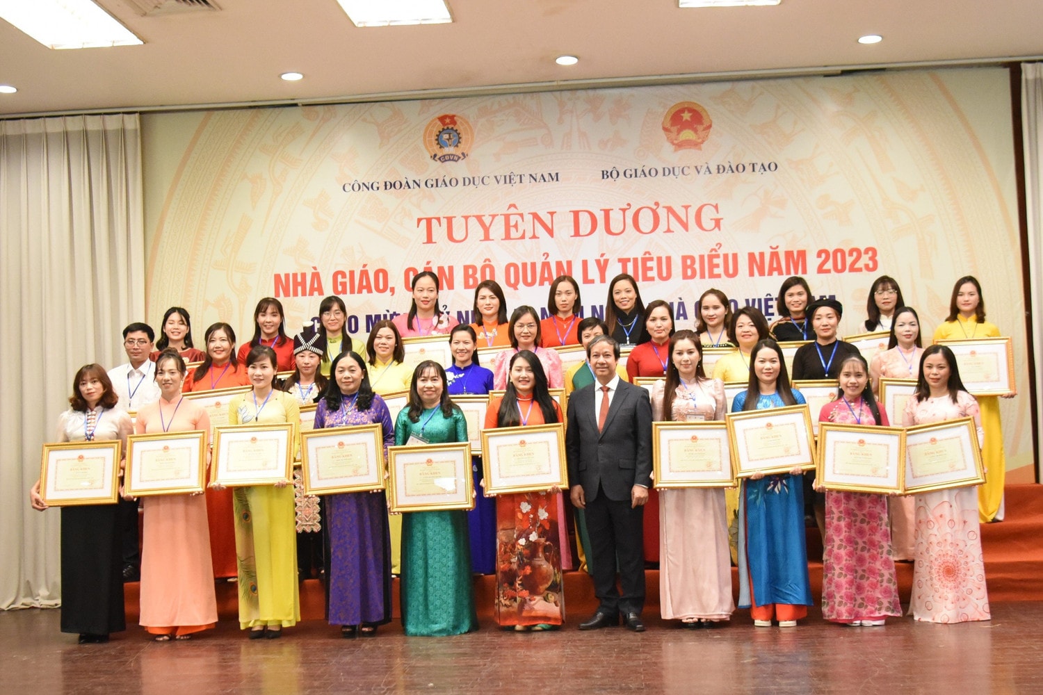 Bộ GD-ĐT tuyên dương nhà giáo, cán bộ quản lý tiêu biểu năm 2023 -0