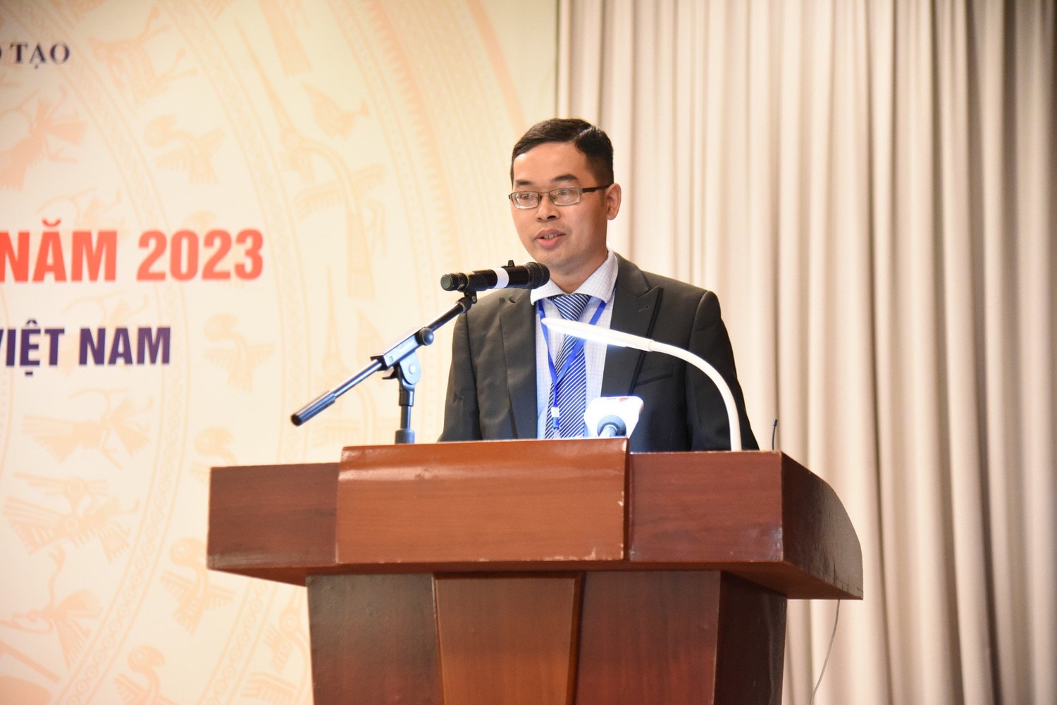 Bộ GD-ĐT tuyên dương nhà giáo, cán bộ quản lý tiêu biểu năm 2023 -0