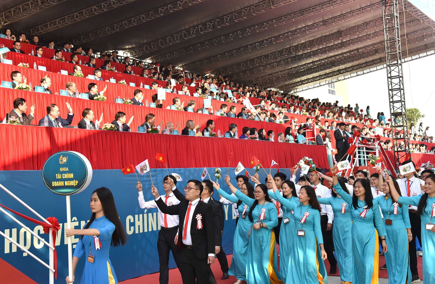 Chủ tịch Quốc hội Vương Đình Huệ dự Lễ kỷ niệm 60 năm thành lập Học viện Tài chính -2