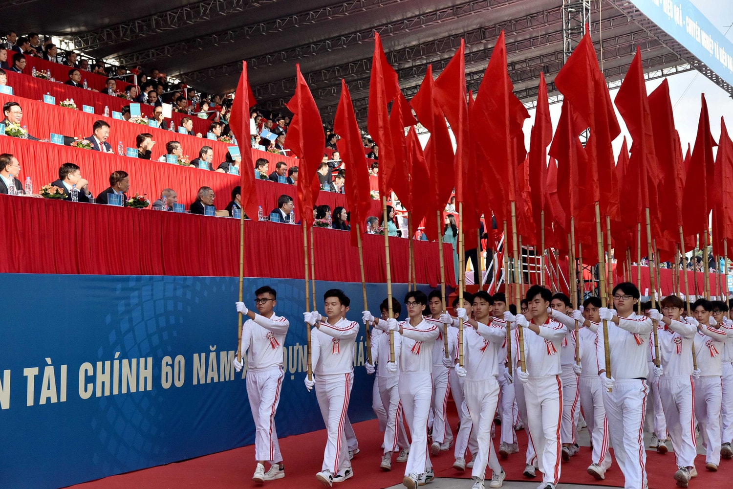 Chủ tịch Quốc hội Vương Đình Huệ dự Lễ kỷ niệm 60 năm thành lập Học viện Tài chính -1