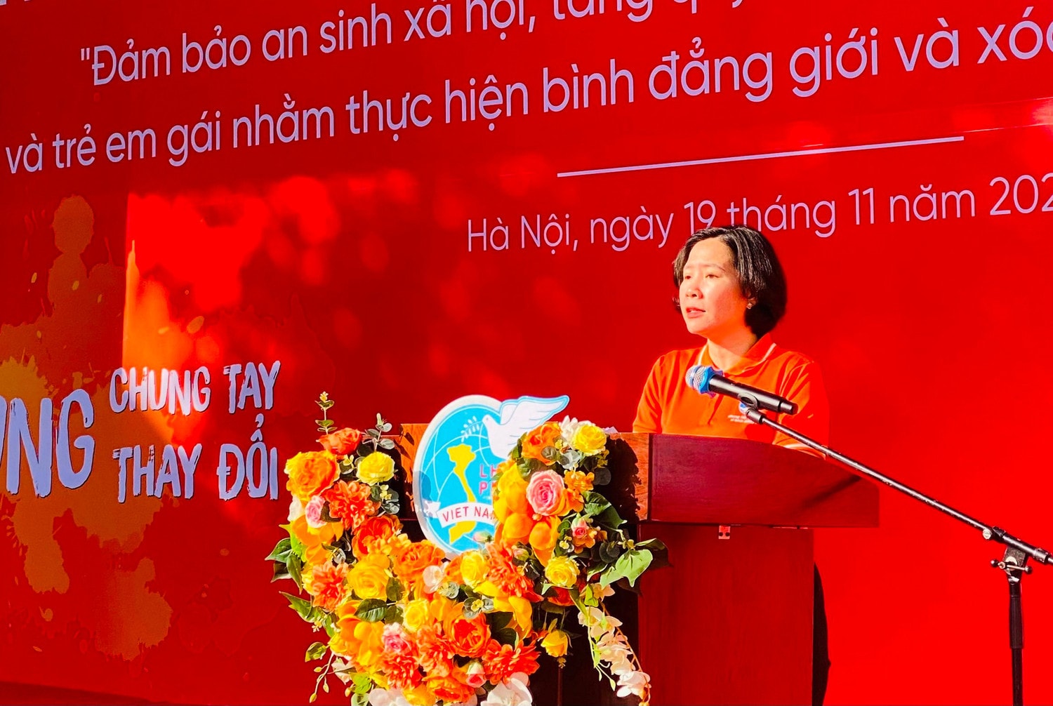 Chung tay hành động phòng, chống bạo lực phụ nữ -0