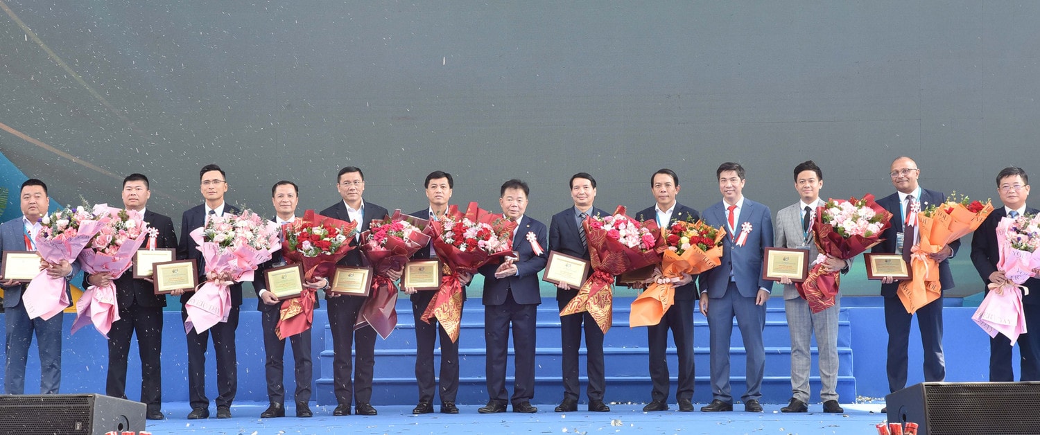 Chủ tịch Quốc hội Vương Đình Huệ dự Lễ kỷ niệm 60 năm thành lập Học viện Tài chính -0