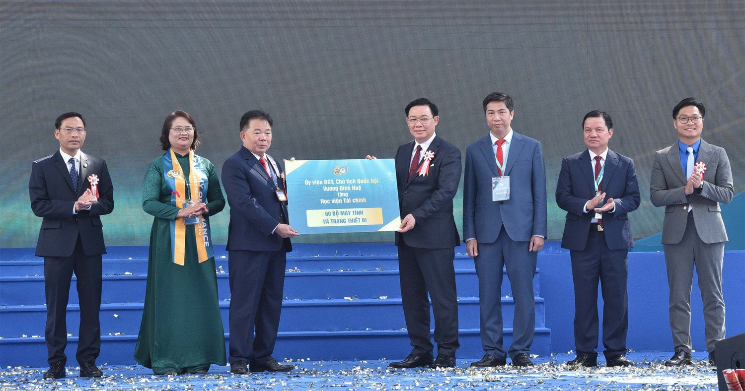 Chủ tịch Quốc hội Vương Đình Huệ dự Lễ kỷ niệm 60 năm thành lập Học viện Tài chính -0