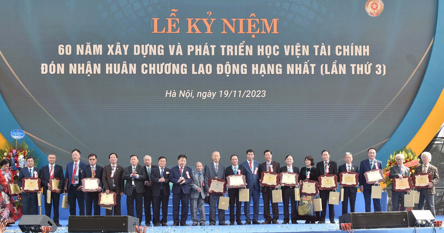 Chủ tịch Quốc hội Vương Đình Huệ dự Lễ kỷ niệm 60 năm thành lập Học viện Tài chính -0