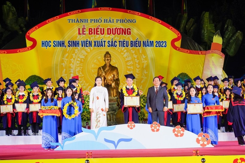 Hải Phòng dành 1,32 tỷ đồng khen thưởng học sinh, sinh viên xuất sắc tiêu biểu -0