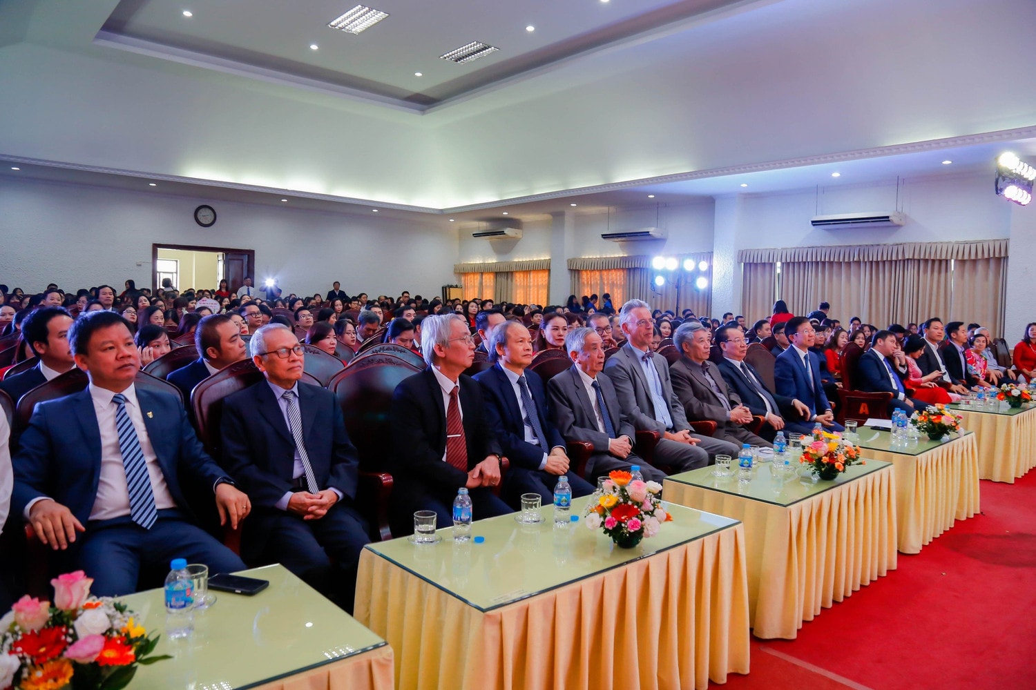 Nhà giáo cần hài hòa giữa cập nhật tri thức chuyên môn với nuôi dưỡng khả năng thấu cảm -0