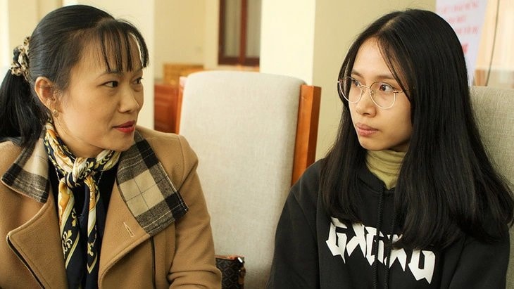 Cô Hạnh và Nga, hai nhân vật trong bài viết Điều kỳ diệu, trong sách Chuyện thầy trò. Ảnh: NVCC