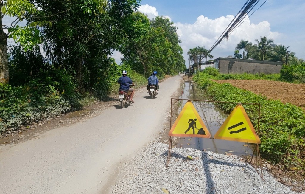 Dân phản ánh đường huyết mạch thi công ì ạch, ô nhiễm môi trường sống