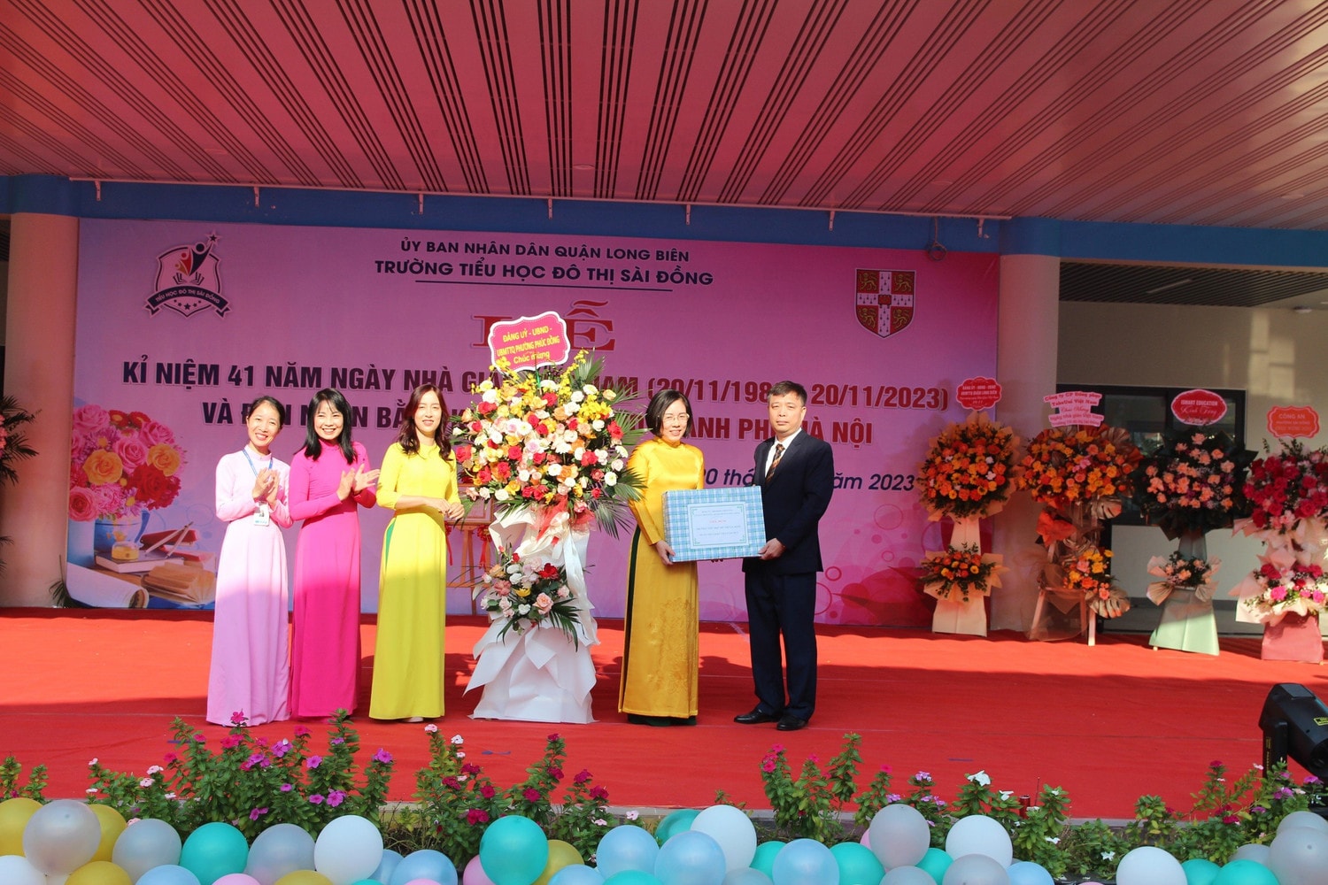 Trường Tiểu học Đô thị Sài Đồng nhận bằng khen của thành phố Hà Nội -0