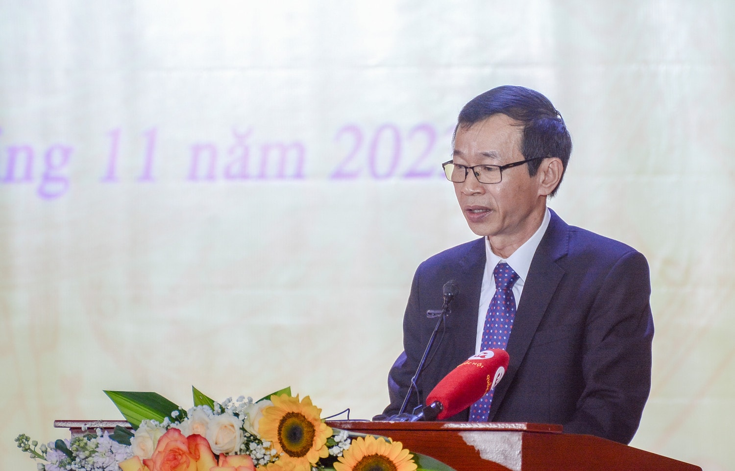 GS.TS Hoàng Văn Minh: Trọng trách tối thượng của nhà giáo là giáo dục cho mỗi trẻ được hình thành giá trị gia đình, chuẩn mực xã hội và ứng xử trong thế giới hội nhập để khát khao làm chủ tri thức và hành động chân chính. -0