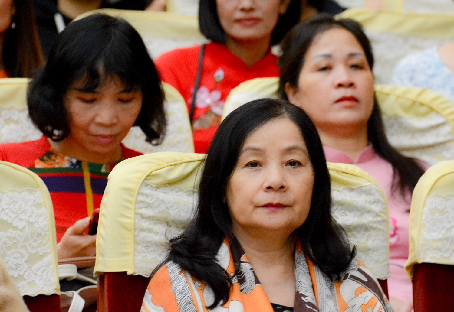 GS.TS Hoàng Văn Minh: Trọng trách tối thượng của nhà giáo là giáo dục cho mỗi trẻ được hình thành giá trị gia đình, chuẩn mực xã hội và ứng xử trong thế giới hội nhập để khát khao làm chủ tri thức và hành động chân chính. -0