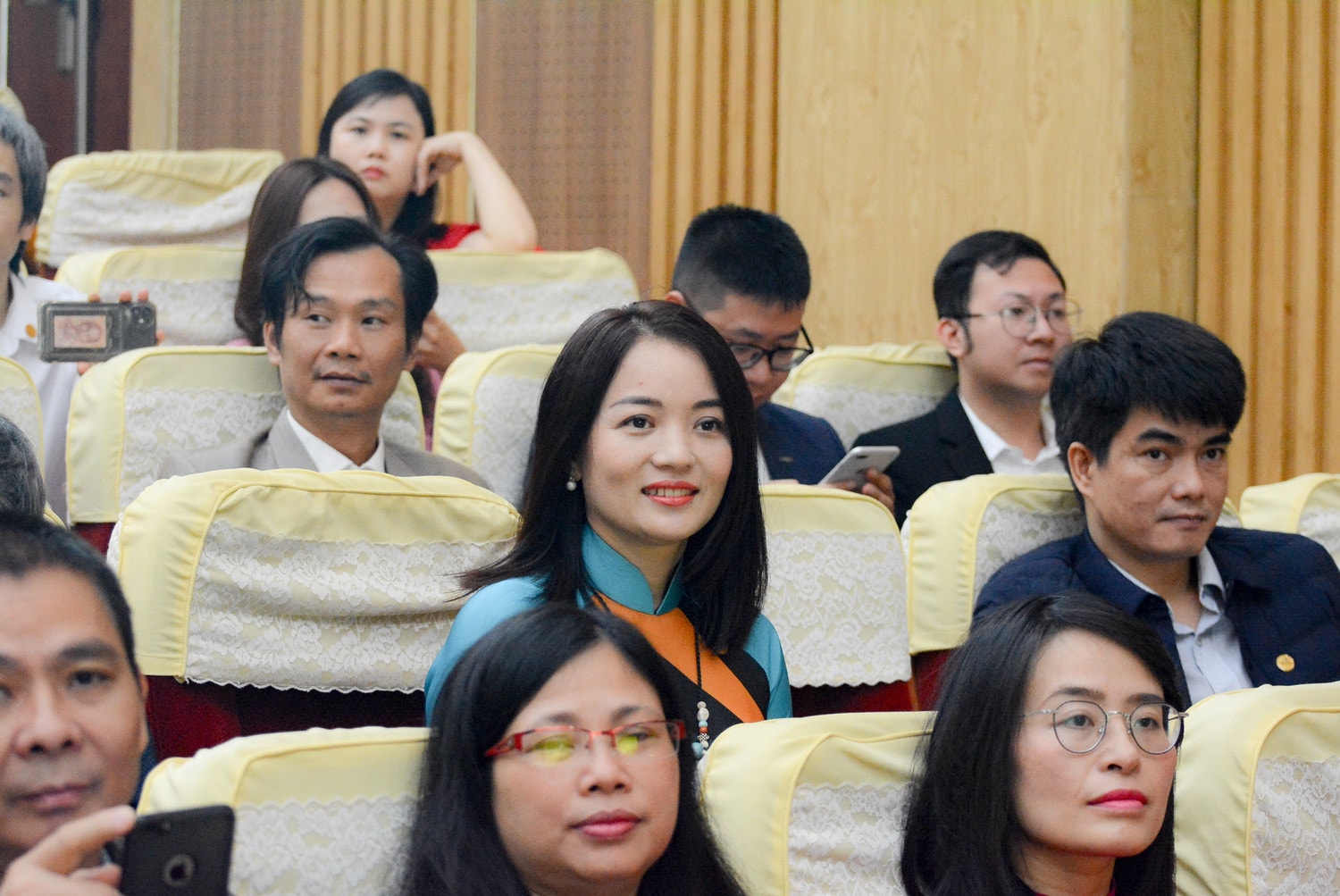 GS.TS Hoàng Văn Minh: Trọng trách tối thượng của nhà giáo là giáo dục cho mỗi trẻ được hình thành giá trị gia đình, chuẩn mực xã hội và ứng xử trong thế giới hội nhập để khát khao làm chủ tri thức và hành động chân chính. -0