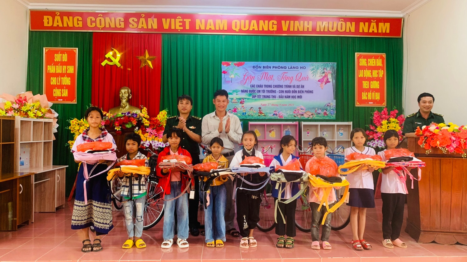 “Gieo chữ” trên đất rừng biên giới -0