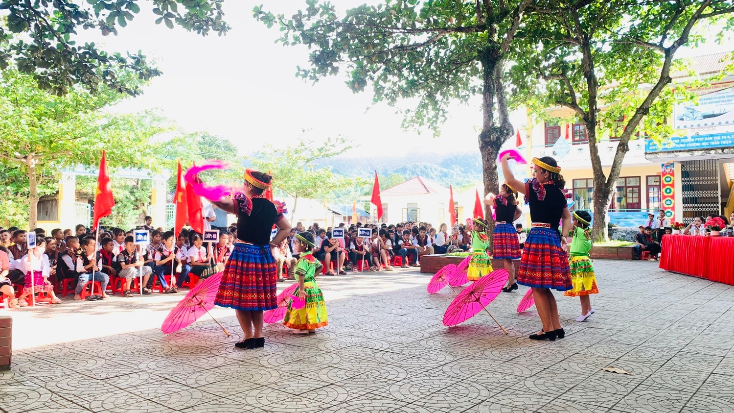 “Gieo chữ” trên đất rừng biên giới -0