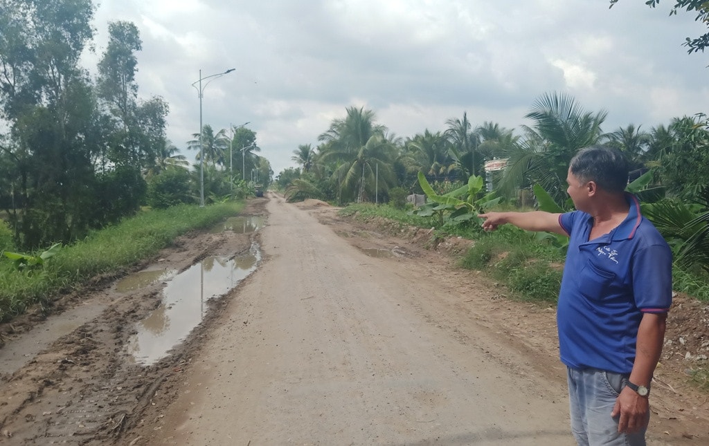 Dân phản ánh đường huyết mạch thi công ì ạch, ô nhiễm môi trường sống
