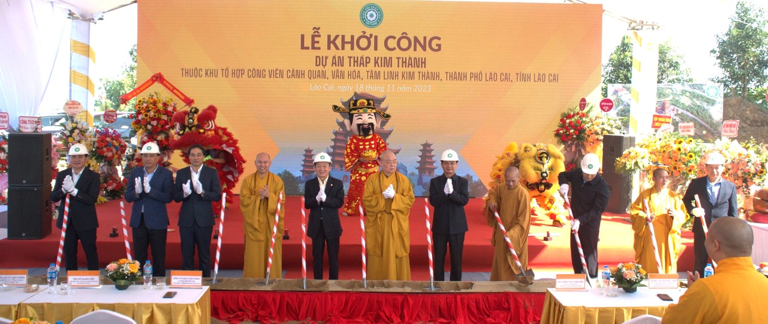 Các đại biểu chúc mừng thành công của lễ khởi công dự án Tháp Kim Thành. Khởi công xây dựng dự án Tháp Kim Thành tại Lào Cai -0