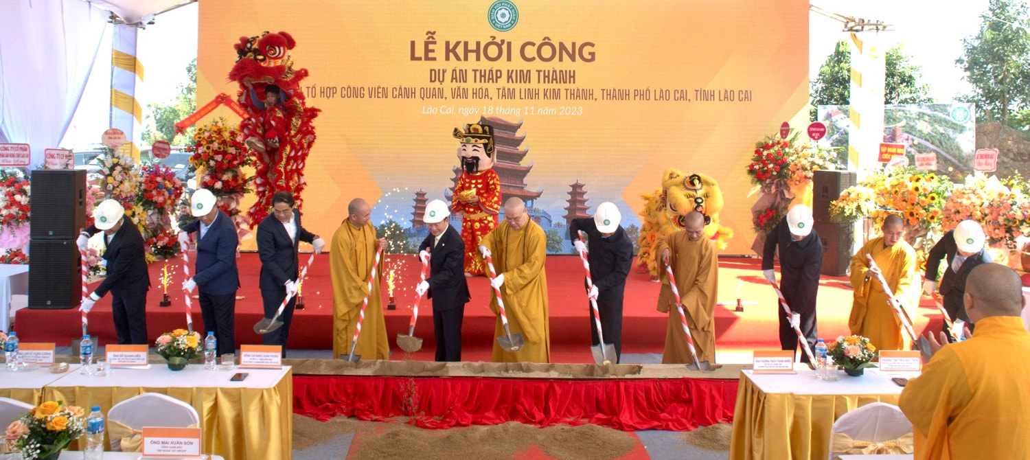 Các đại biểu thực hiện nghi thức khởi công dự án. Khởi công xây dựng dự án Tháp Kim Thành tại Lào Cai -0