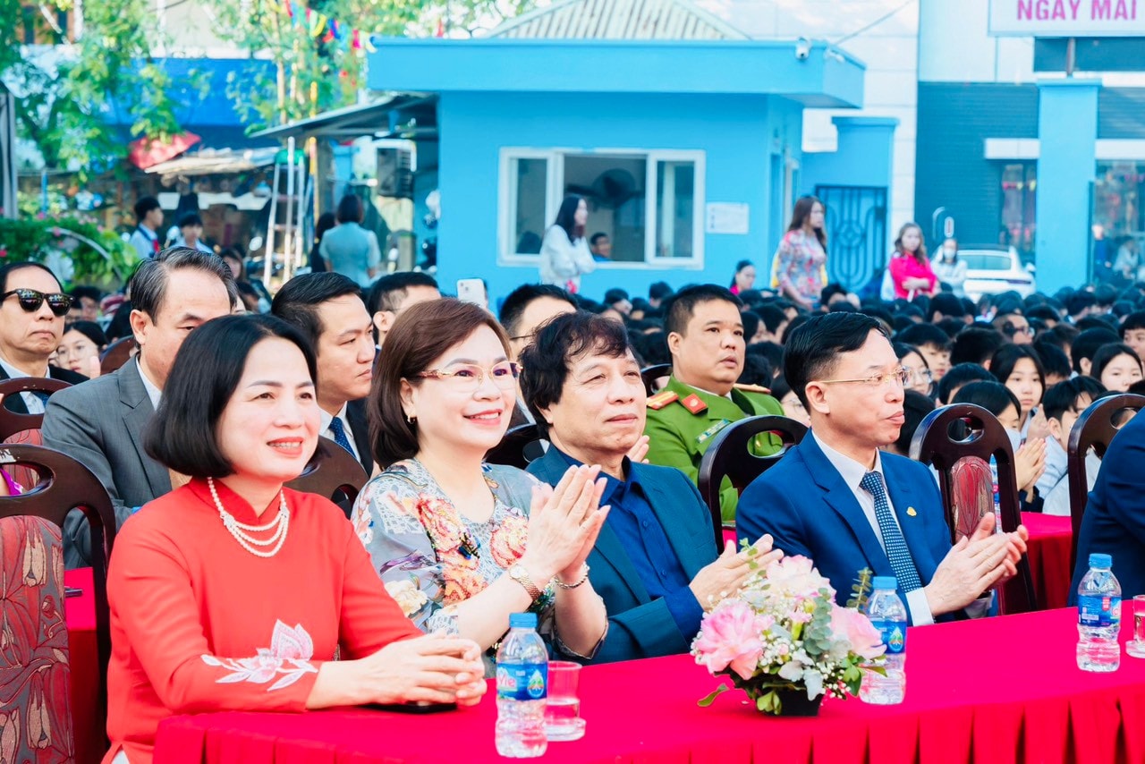 Trường THCS Gia Thuỵ đón nhận Bằng khen của Thủ tướng Chính phủ và Bộ GD-ĐT -0
