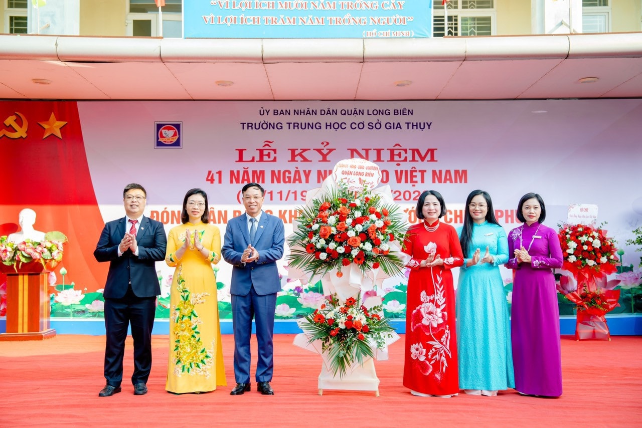 Trường THCS Gia Thuỵ đón nhận Bằng khen của Thủ tướng Chính phủ và Bộ GD-ĐT -0