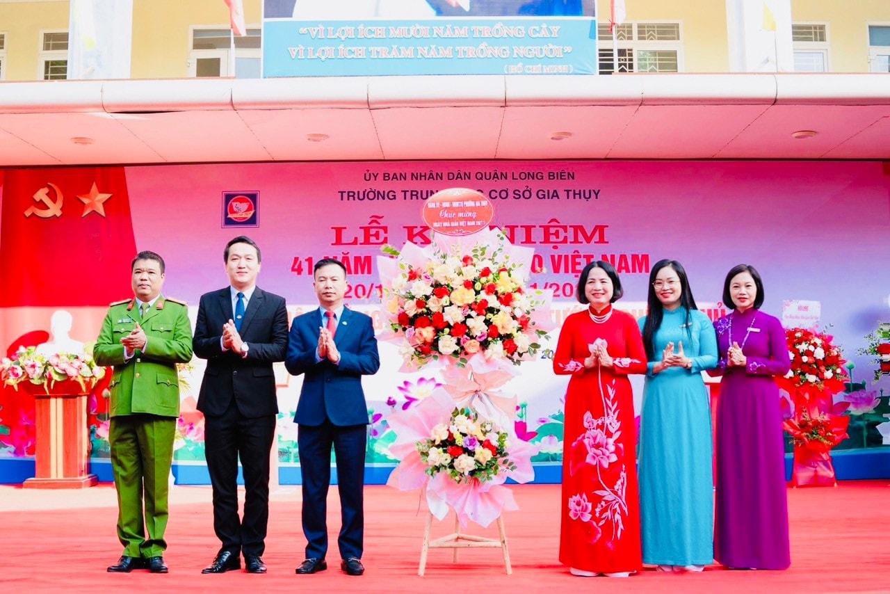 Trường THCS Gia Thuỵ đón nhận Bằng khen của Thủ tướng Chính phủ và Bộ GD-ĐT -0