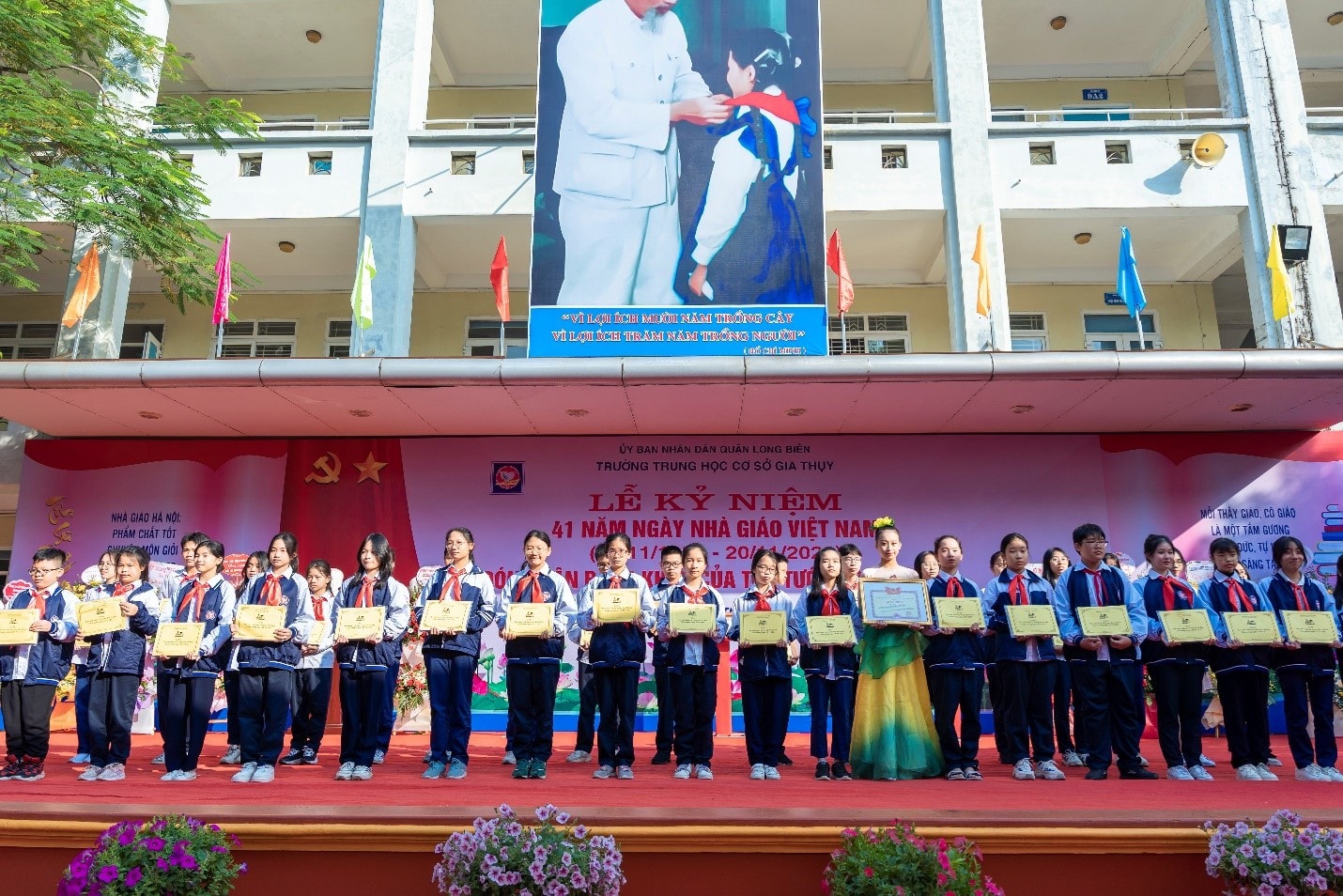 Trường THCS Gia Thuỵ đón nhận Bằng khen của Thủ tướng Chính phủ và Bộ GD-ĐT -0