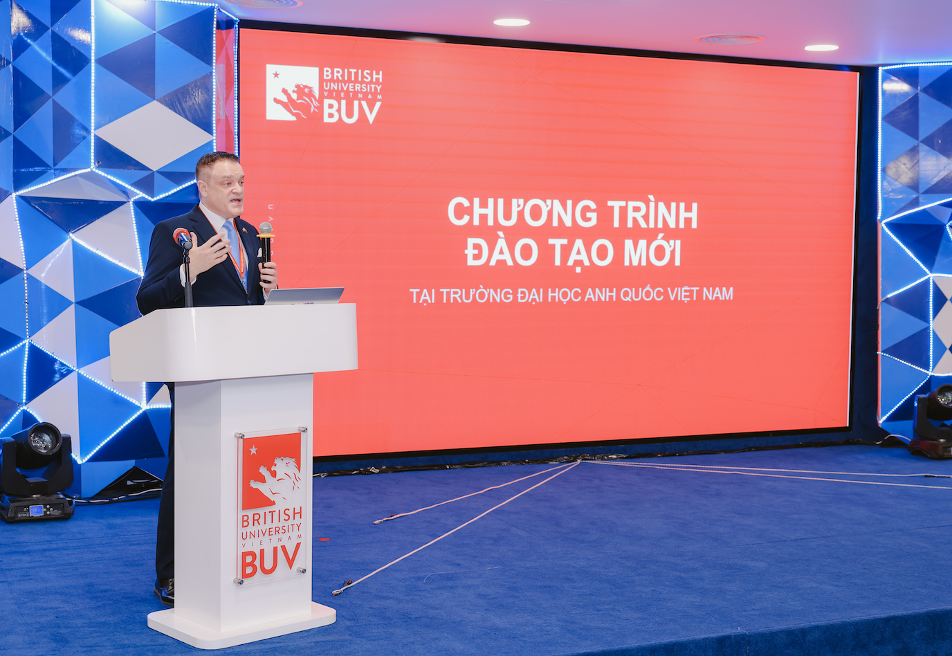 Trường ĐH Anh Quốc Việt Nam công bố chương trình đào tạo mới năm 2024 và Quỹ học bổng trị giá 87 tỷ đồng -0