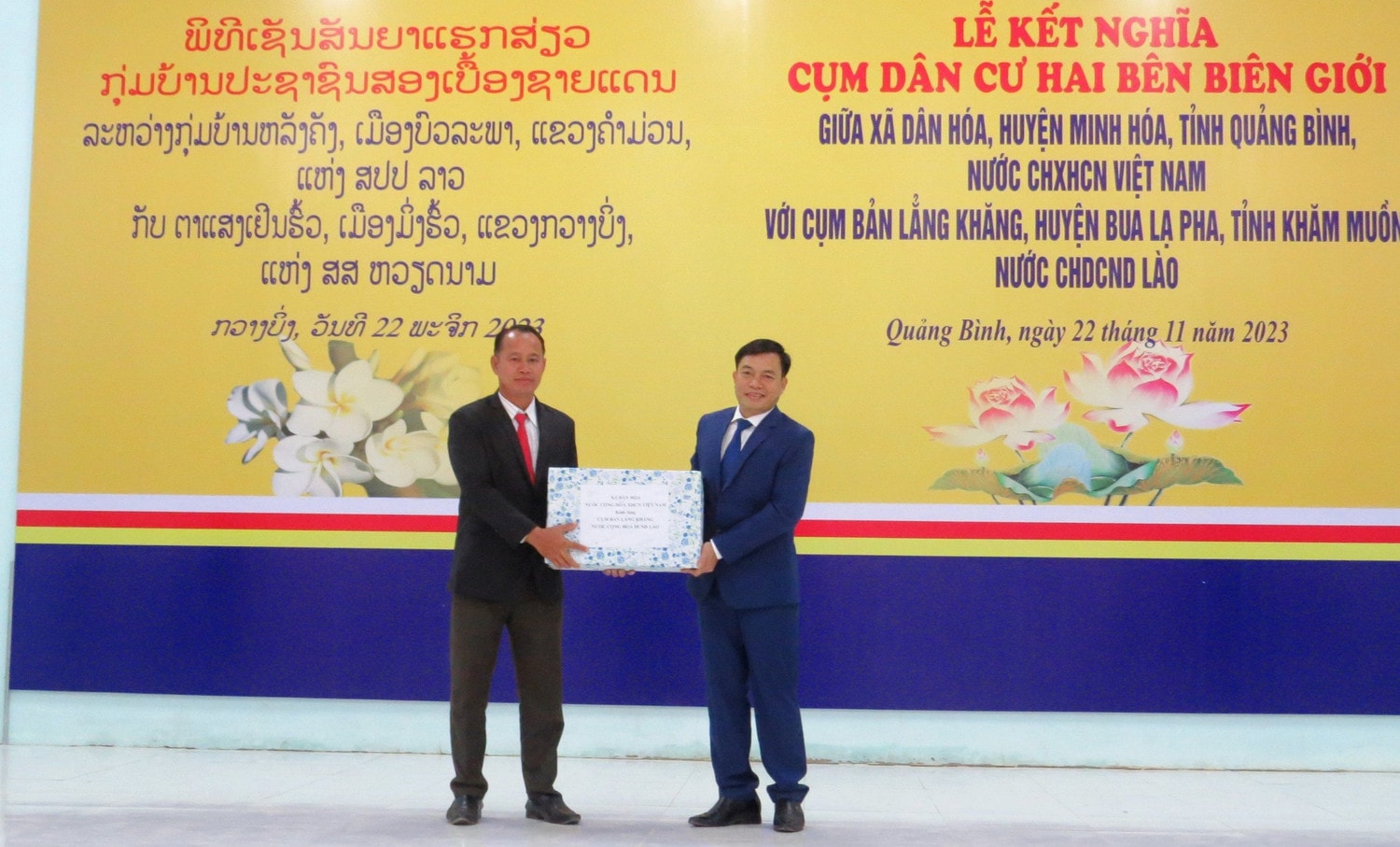 Lễ kết nghĩa cụm dân cư biên giới Việt Nam - Lào -0