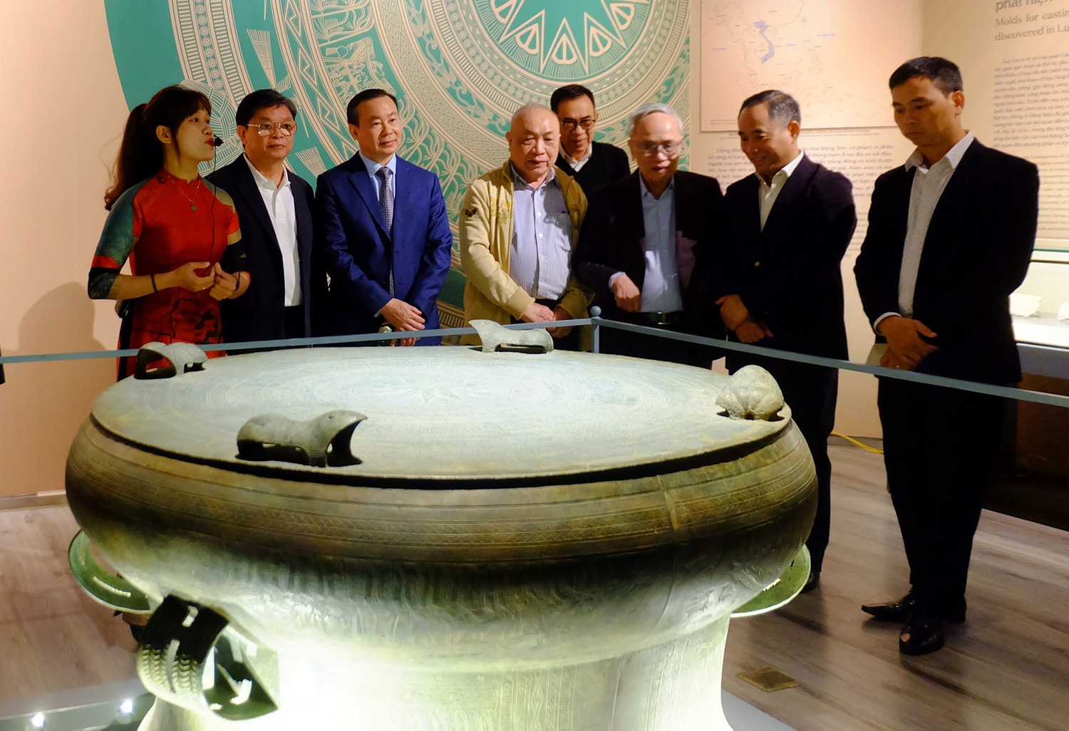 Trống được giới thiệu trong trưng bày chuyên đề “Âm vang Đông Sơn” Cận cảnh trống đồng Đông Sơn được đề nghị công nhận là Bảo vật quốc gia -0