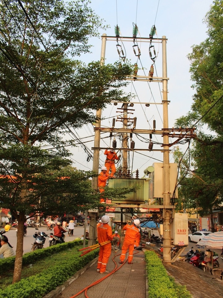 Điện lực Lạng Sơn quyết tâm hoàn thành nhiệm vụ -0