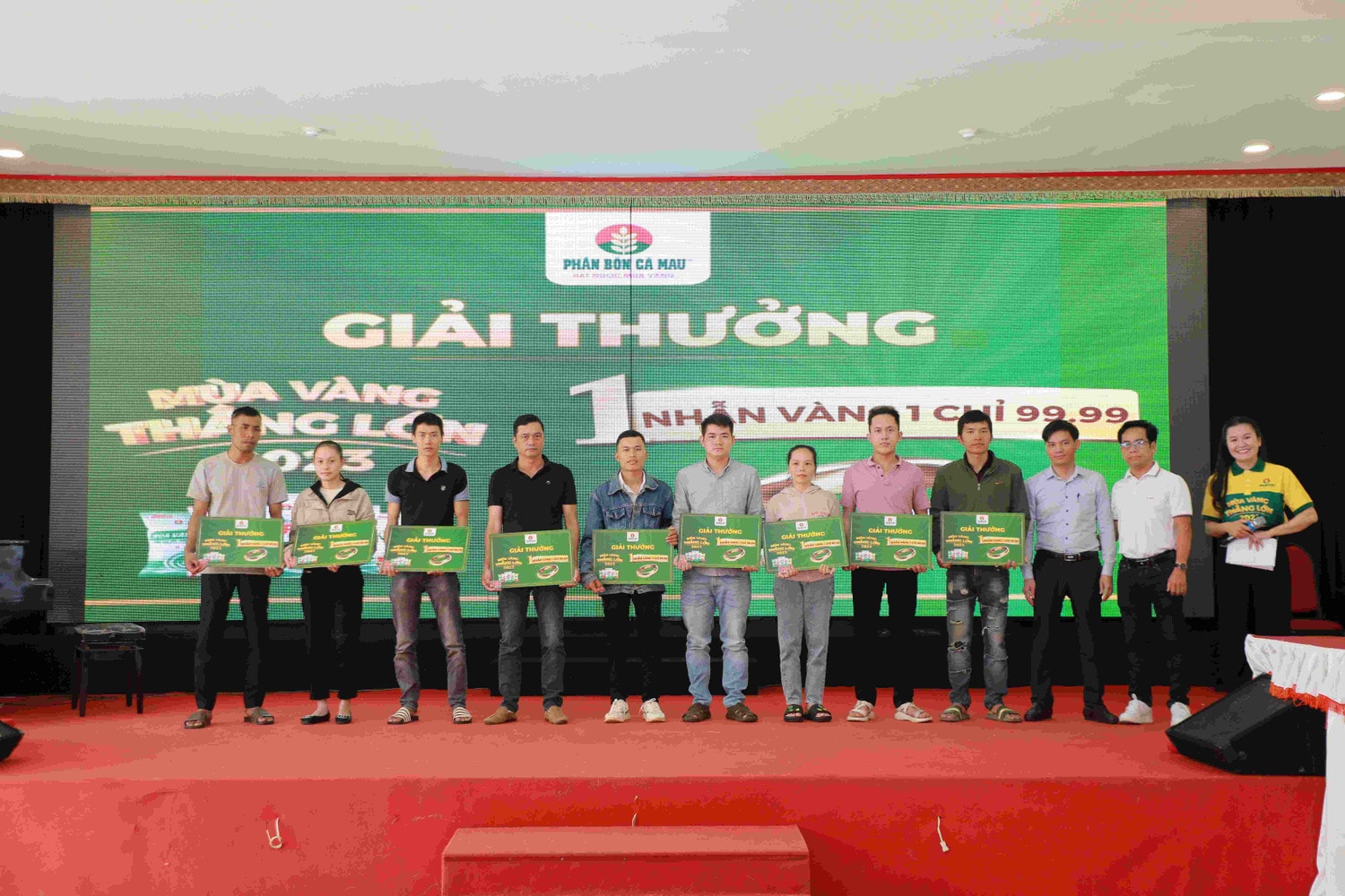 PVCFC trao tận tay hàng chục giải vàng 99.99 tới bà con nông dân -0