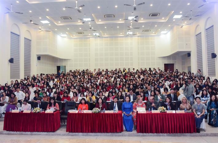 Thứ trưởng Bộ GD-ĐT: Đổi mới chương trình, nội dung giáo dục mầm non theo hướng phát triển toàn diện -0