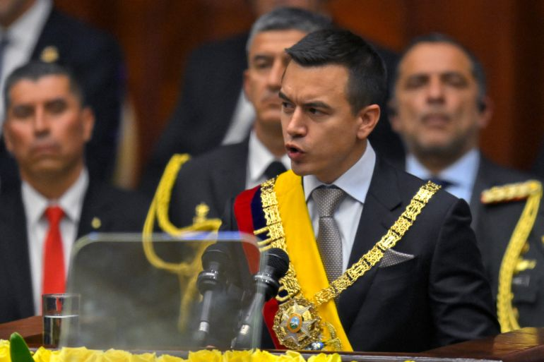 Tổng thống trẻ tuổi nhất trong lịch sử Ecuador tuyên thệ nhậm chức -0