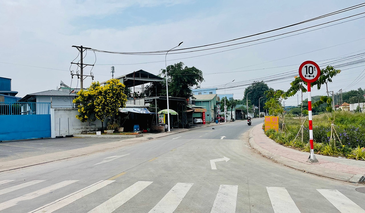 Bình Dương: Cử tri bất an vì nhiều bãi xe container hoạt động rầm rộ trong khu dân cư
