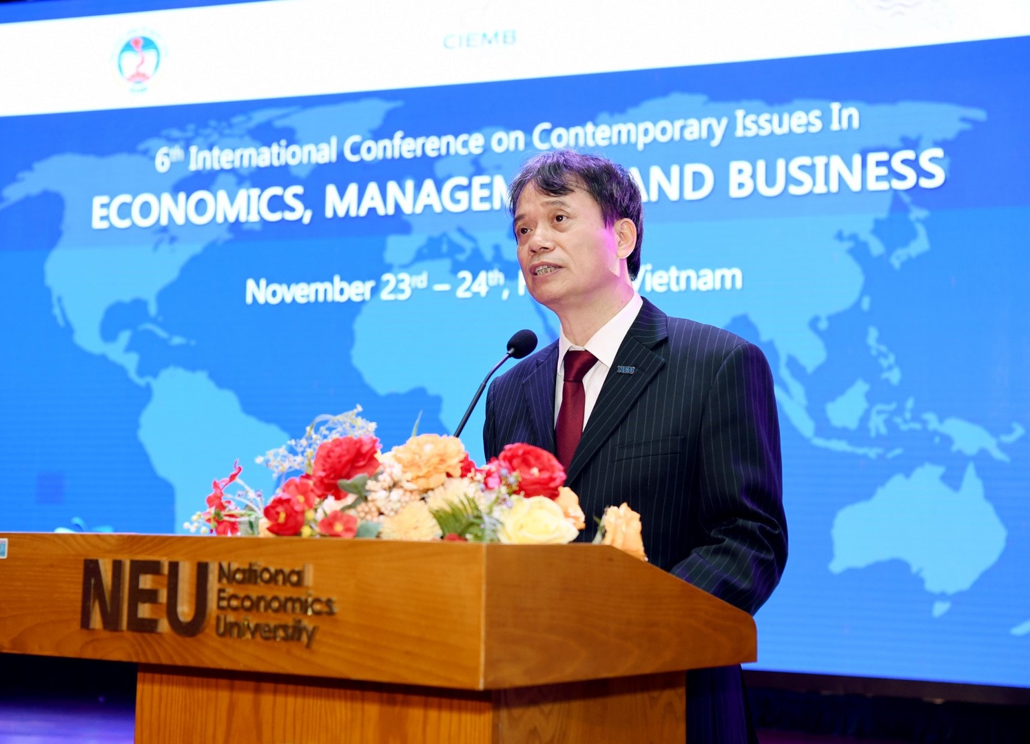 GS.TS Phạm Hồng Chương, Hiệu trưởng Trường Đại học Kinh tế Quốc dân phát biểu chào mừng Hội thảo dsc_1324 (copy).jpg -0