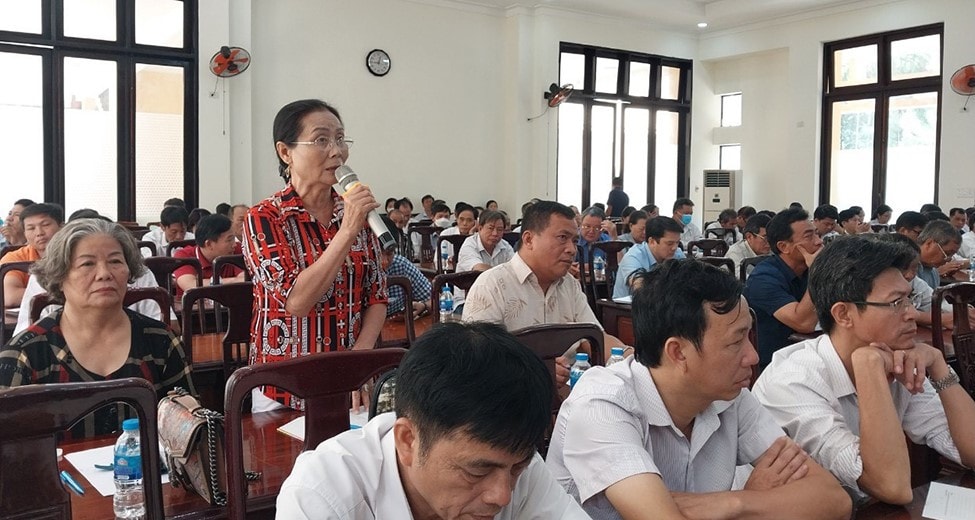 Cử tri Huyện Trảng Bom nêu ý kiến tại hội nghị TXCT chuyên đề về nước sạch nông thôn cụm 2 của Thường trực HĐND tỉnh Đồng Nai - ẢNH NHẬT QUANG
