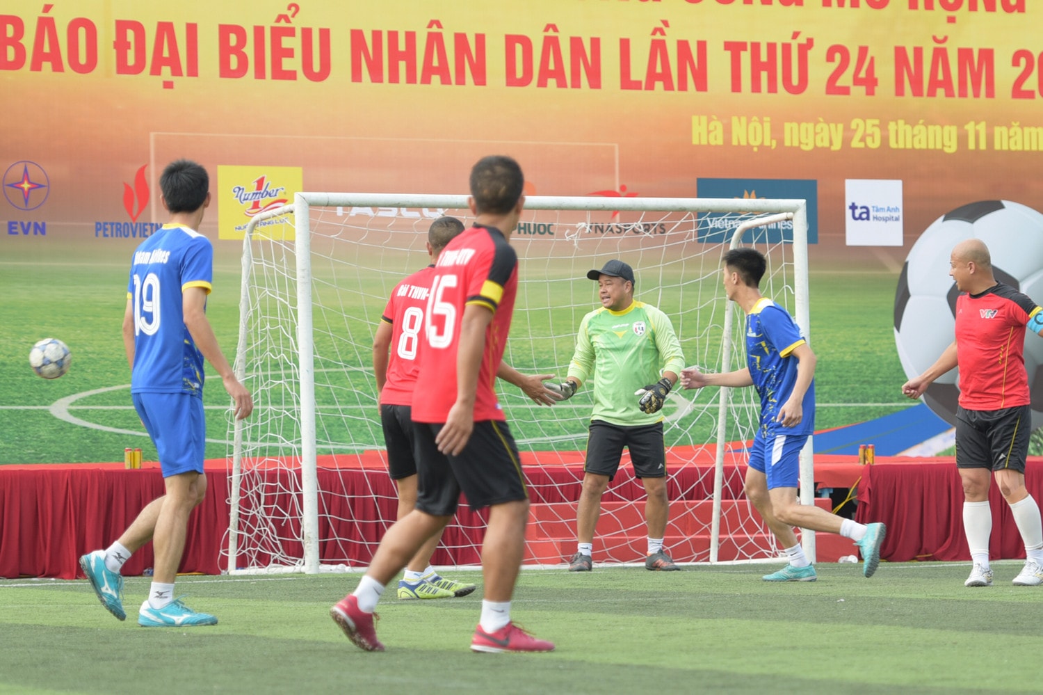 Một số hình ảnh trận Chung kết Giải bóng đá các cơ quan Trung ương mở rộng tranh Cúp Báo Đại biểu Nhân dân lần thứ 24 -0