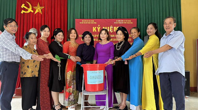 Hiệu quả từ mô hình “Hũ gạo tình thương, tặng thẻ BHYT, trao yêu thương