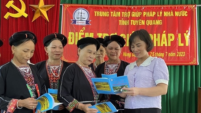  Đưa trợ gúp pháp lý đến đồng bào dân tộc thiểu số - Nguồn: tgpl.moj.gov.vn