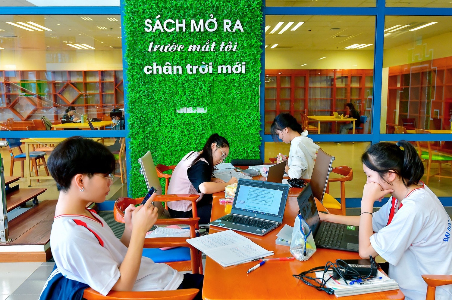 Khám phá thư viện trường đại học sở hữu triệu cuốn sách
