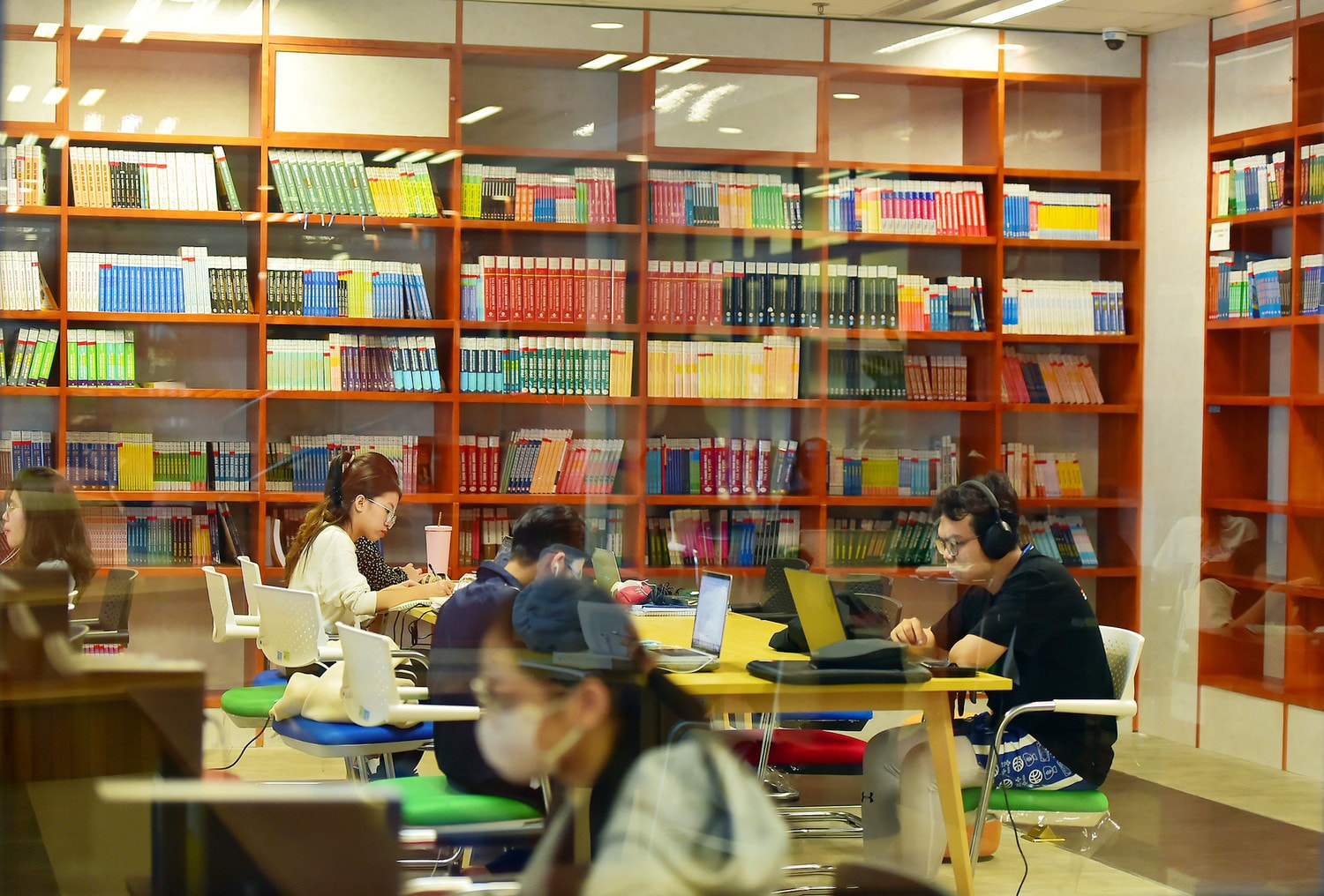 Thư viện điện tử 11 triệu USD, triệu cuốn sách tại Trường ĐH Kinh tế Quốc dân có gì đặc biệt? ảnh 21 Khám phá thư viện trường đại học sở hữu triệu cuốn sách